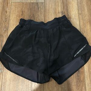 Lululemon Hotty Hot Low Rise Lined Shorts 4”